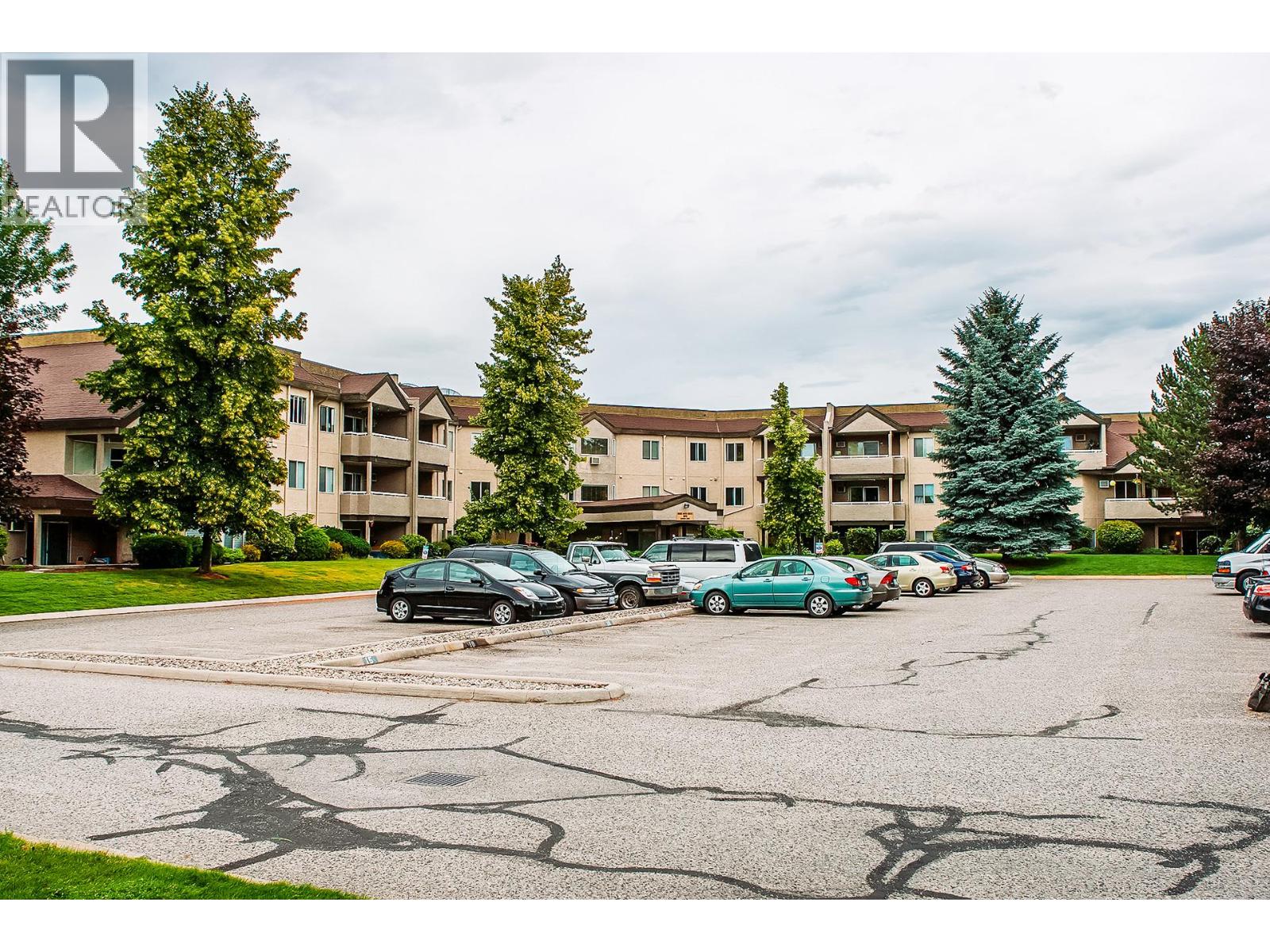 #186 3854 Gordon Drive - 40
