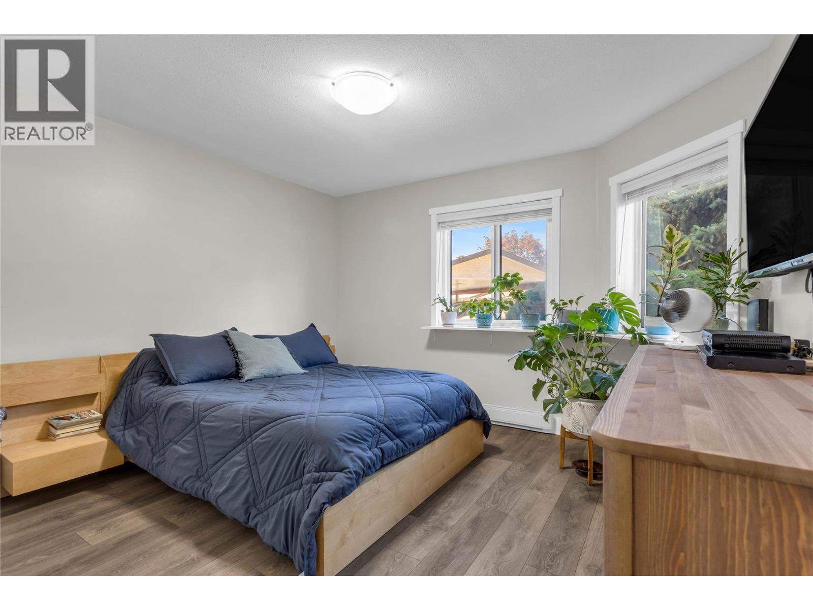 #186 3854 Gordon Drive - 9