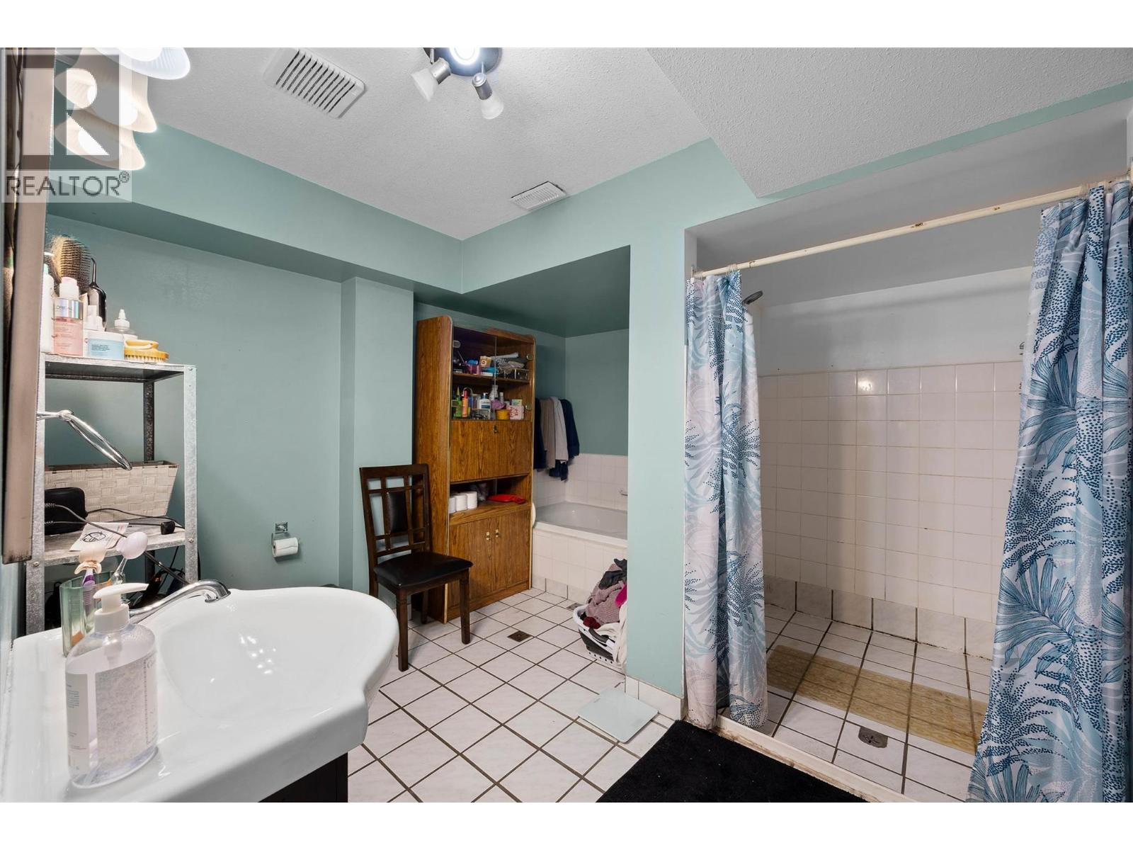 #5 685 SINGH Street - 29