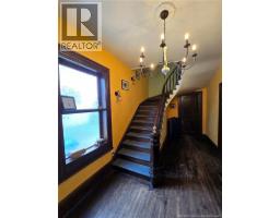 666 King, Bathurst, NB E2A1R1 Photo 32