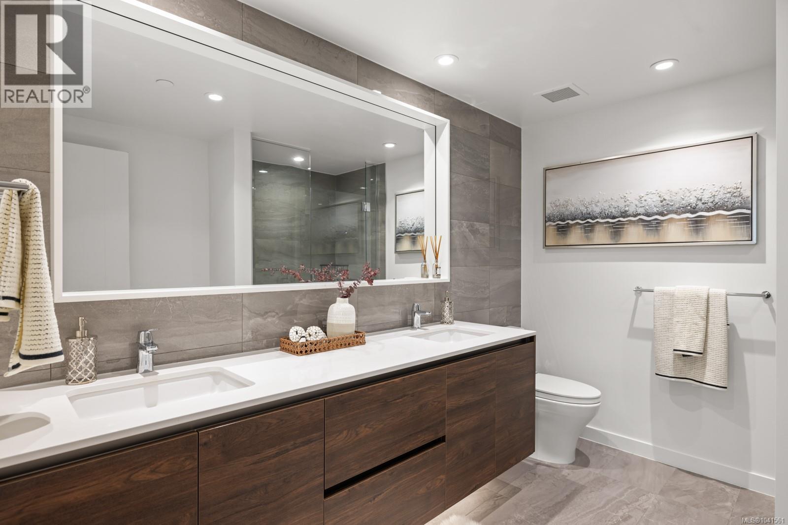 #303 369 Tyee Rd - 23