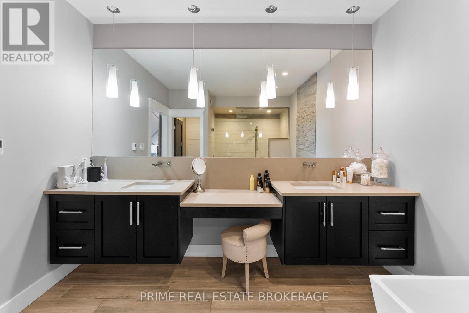 34 ERIN PLACE - 27