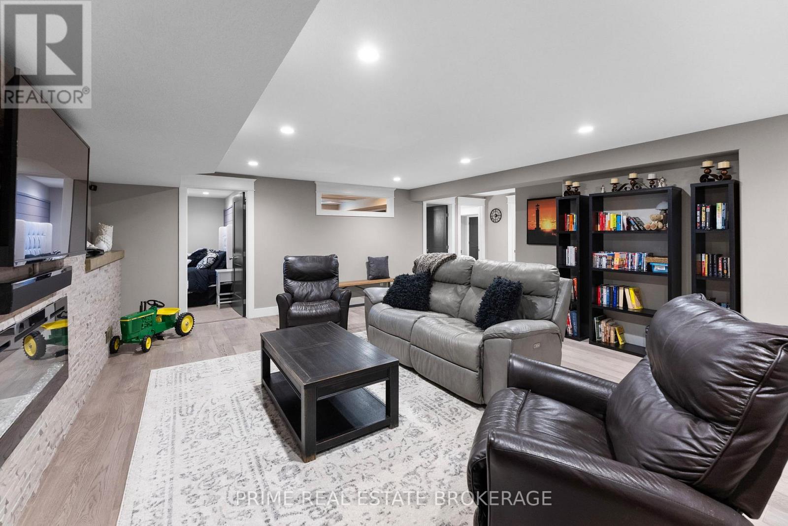 34 ERIN PLACE - 30