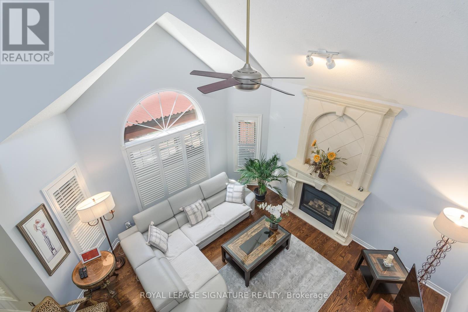 27 AUTUMN RIDGE TRAIL - 25