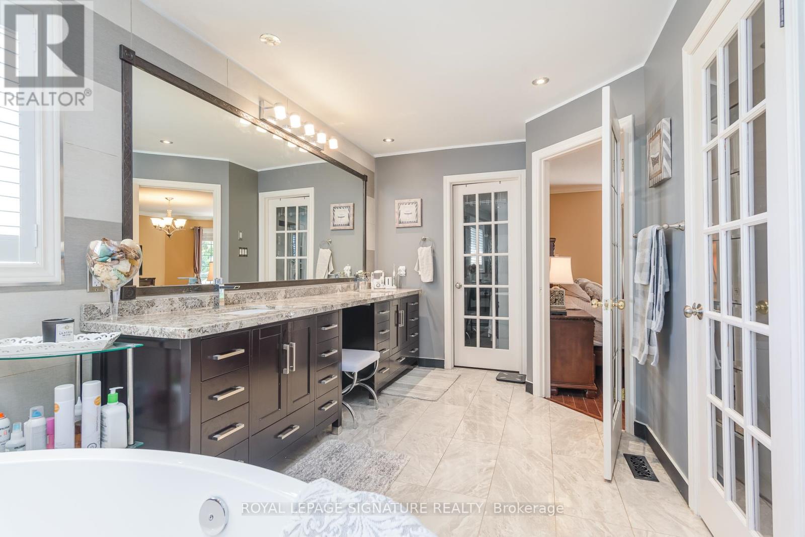27 AUTUMN RIDGE TRAIL - 29