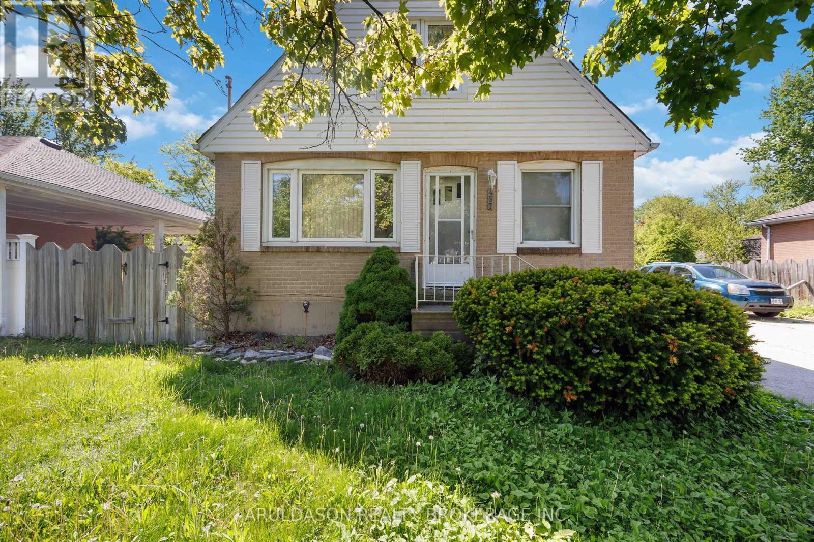 457 MONTCALM AVENUE - 1