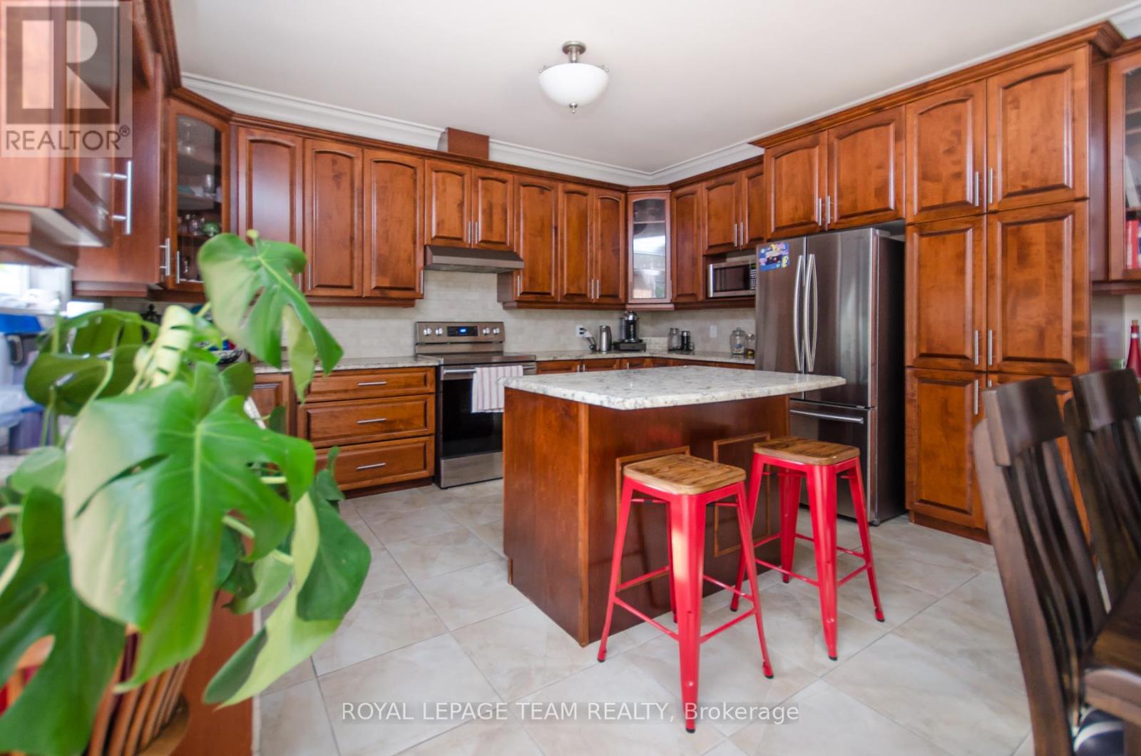 3 Bed, 3 Bath House for Rent in Ottawa – A – 526 HILSON AVENUE, Ottawa – MLS# X13491584 - Image 7