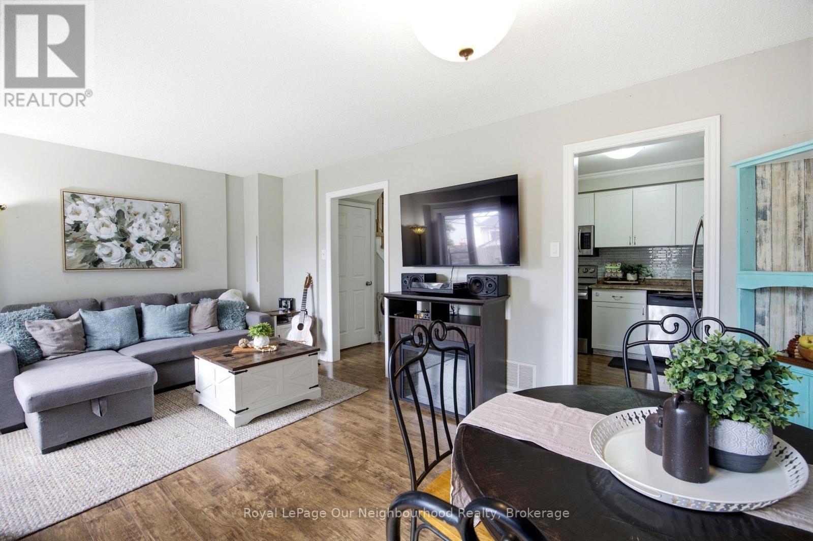 25 HANNING COURT - 13