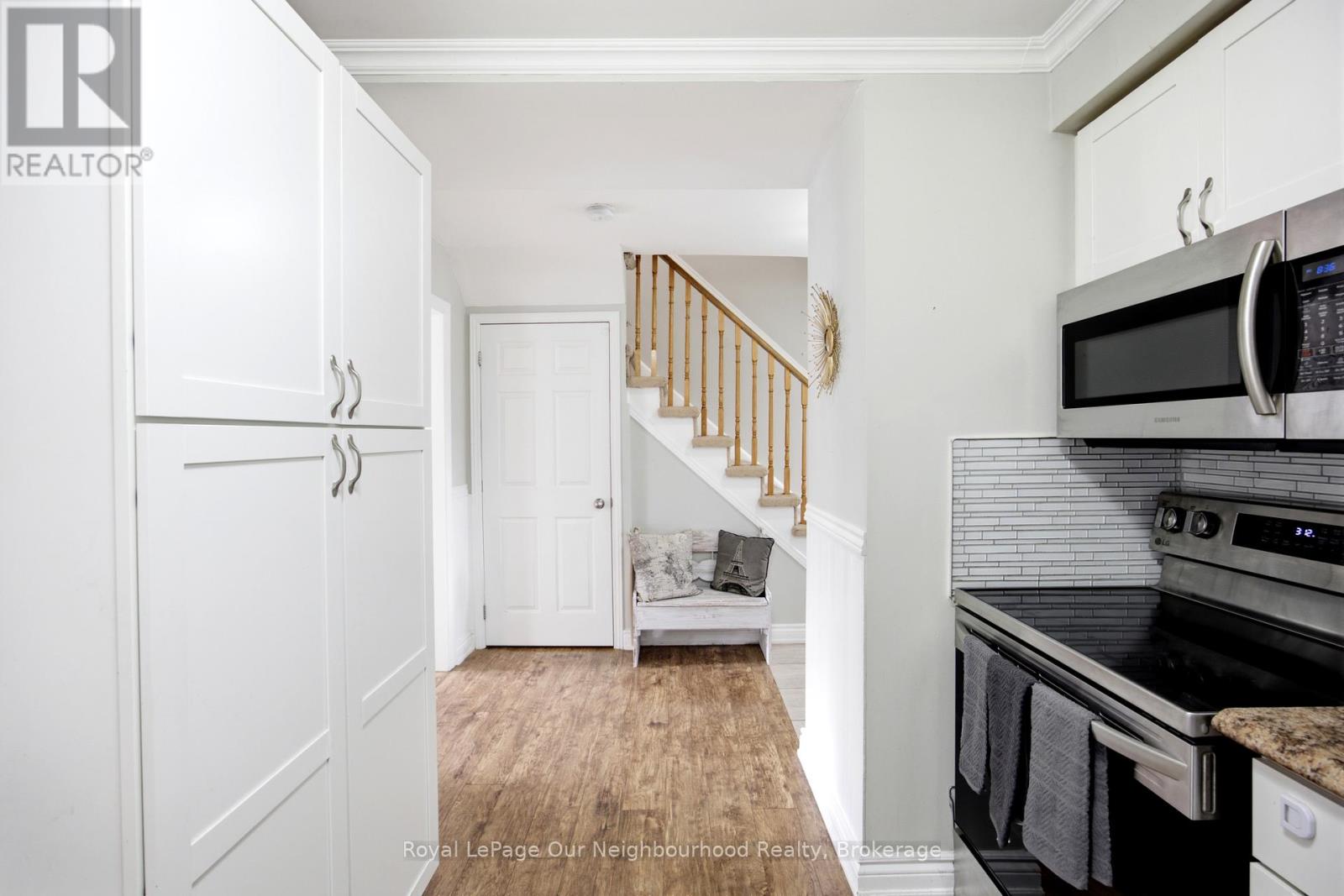 25 HANNING COURT - 17
