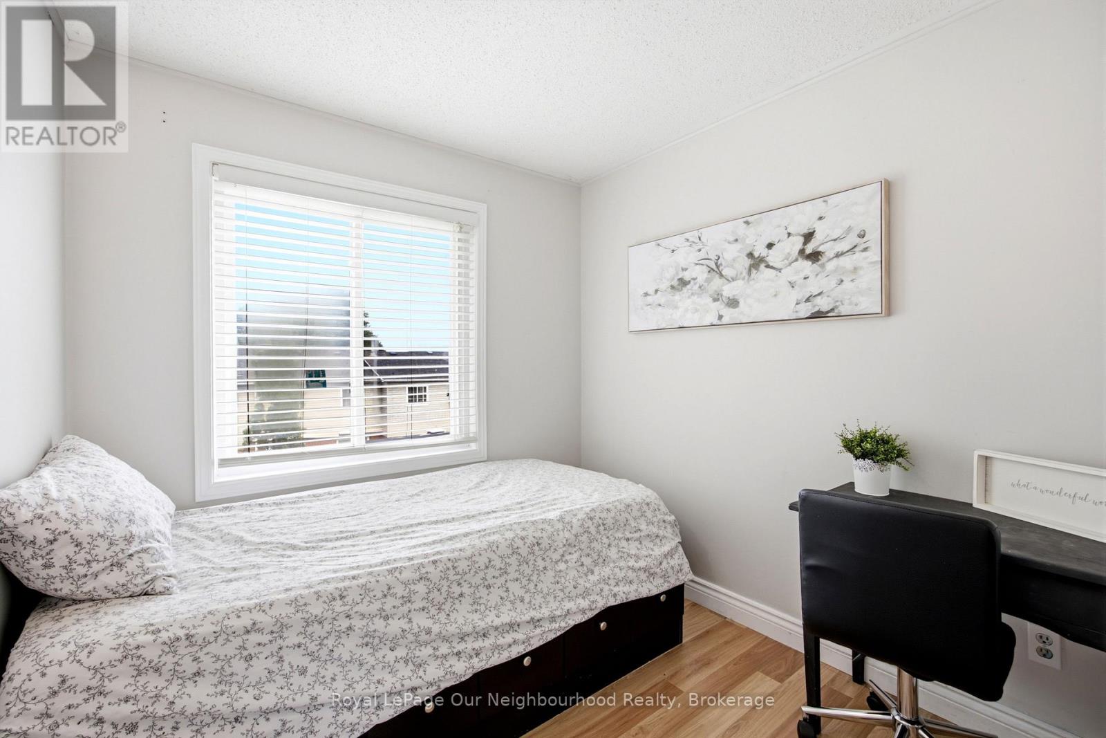 25 HANNING COURT - 23