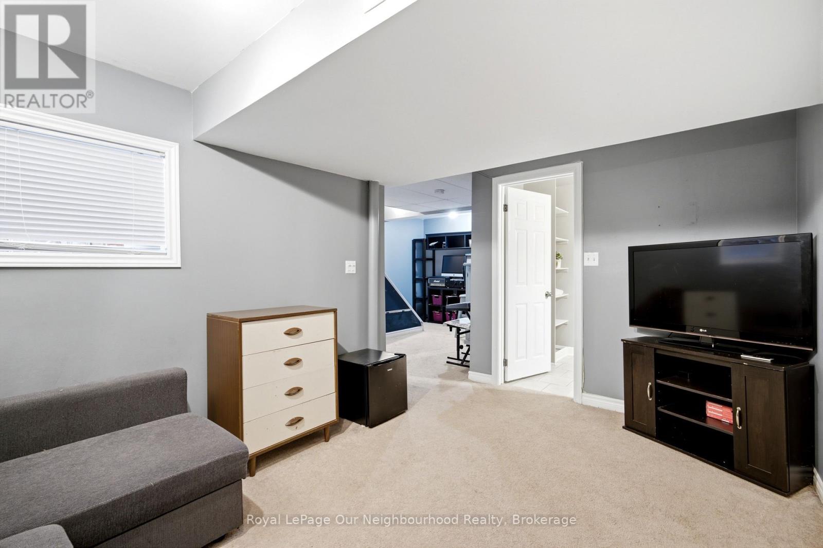 25 HANNING COURT - 26