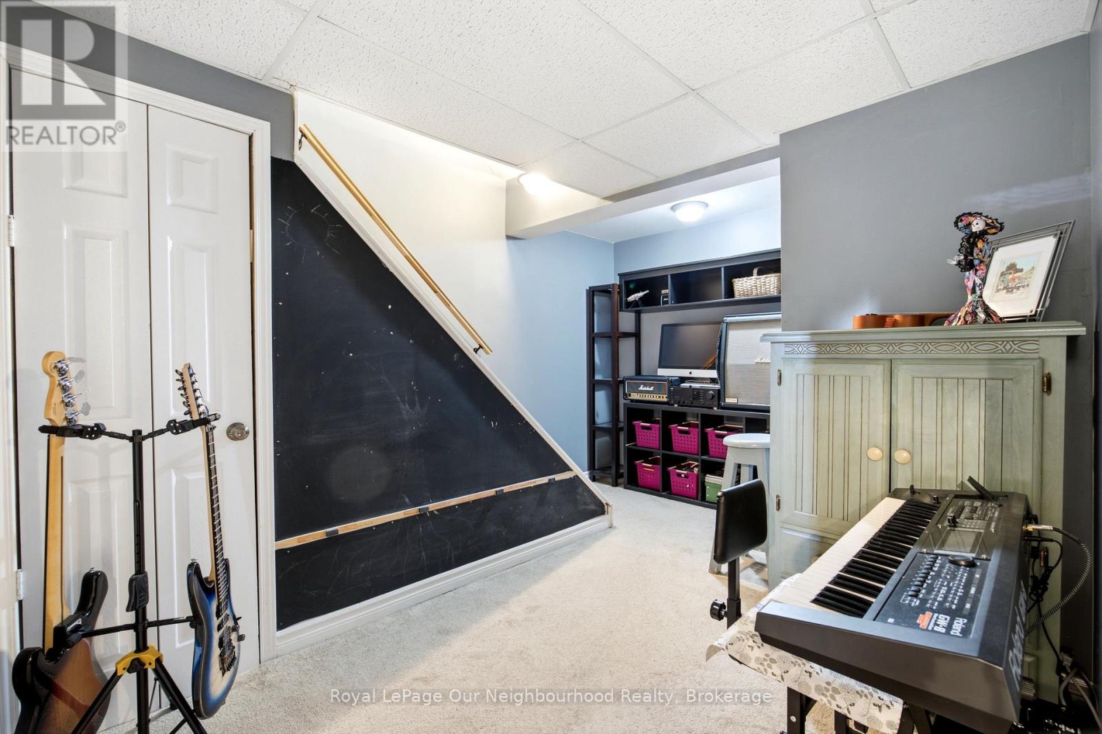 25 HANNING COURT - 27