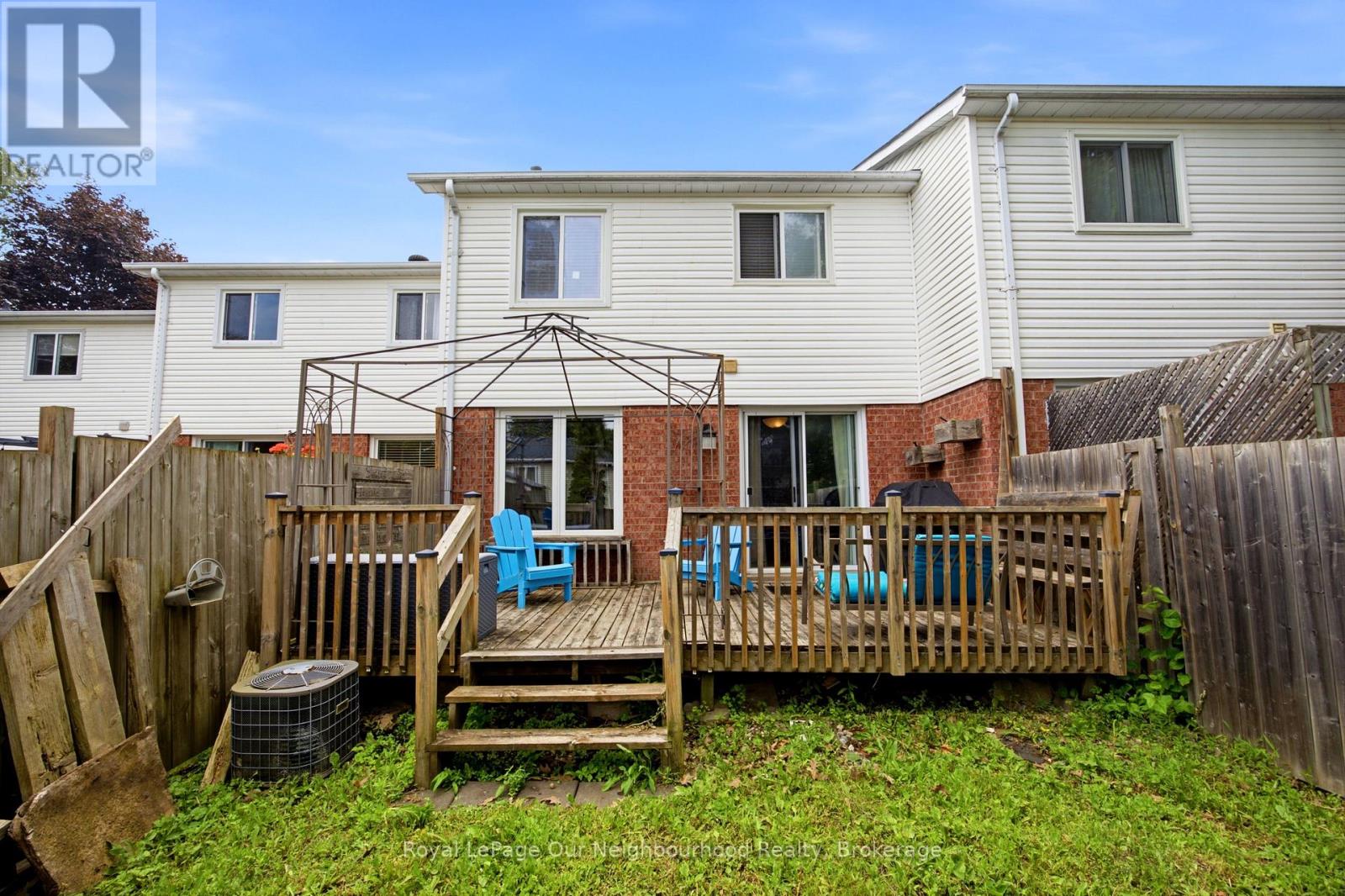 25 HANNING COURT - 32