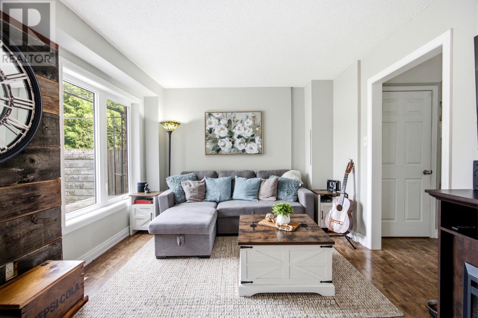 25 HANNING COURT - 8