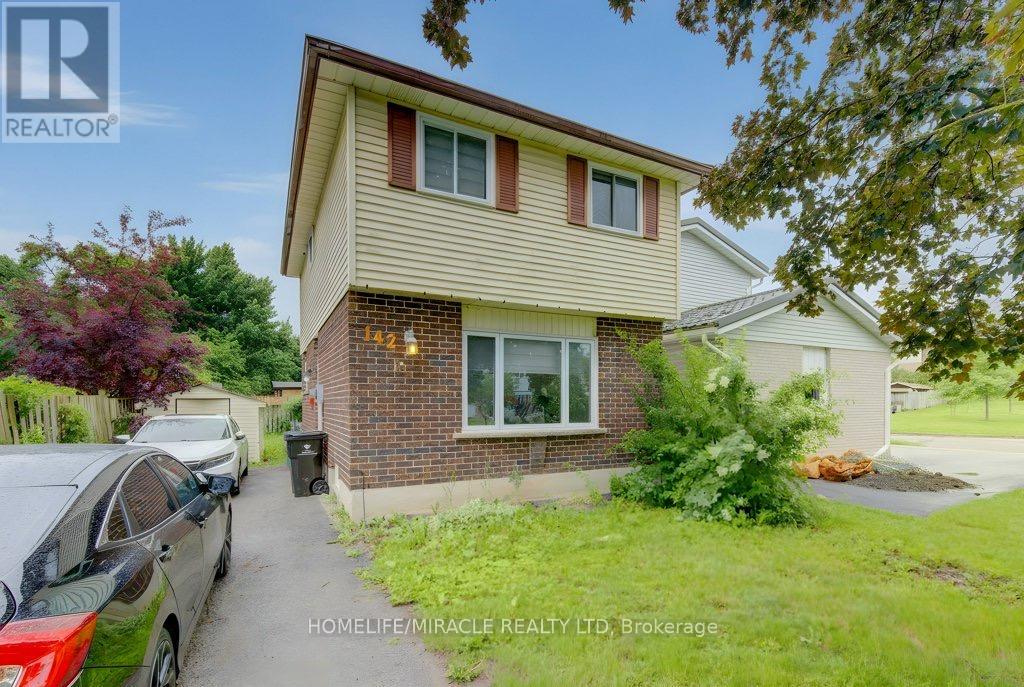 142 CORNERBROOK CRESCENT - 1