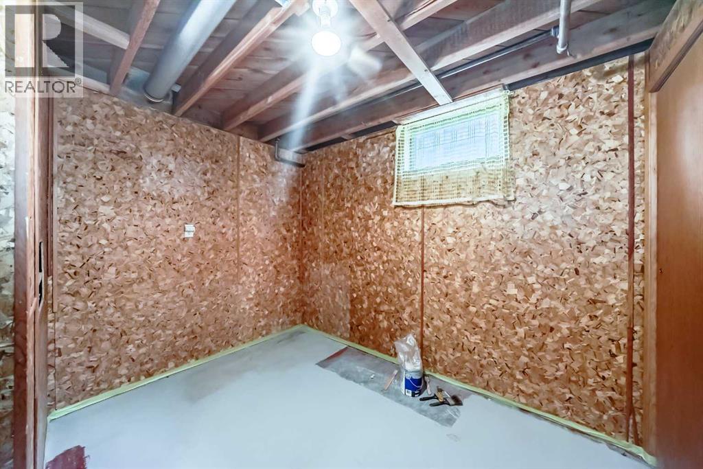3132 48 Street SW - 32