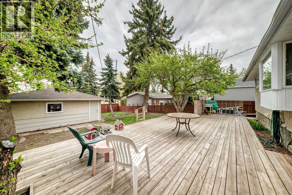 3132 48 Street SW - 41