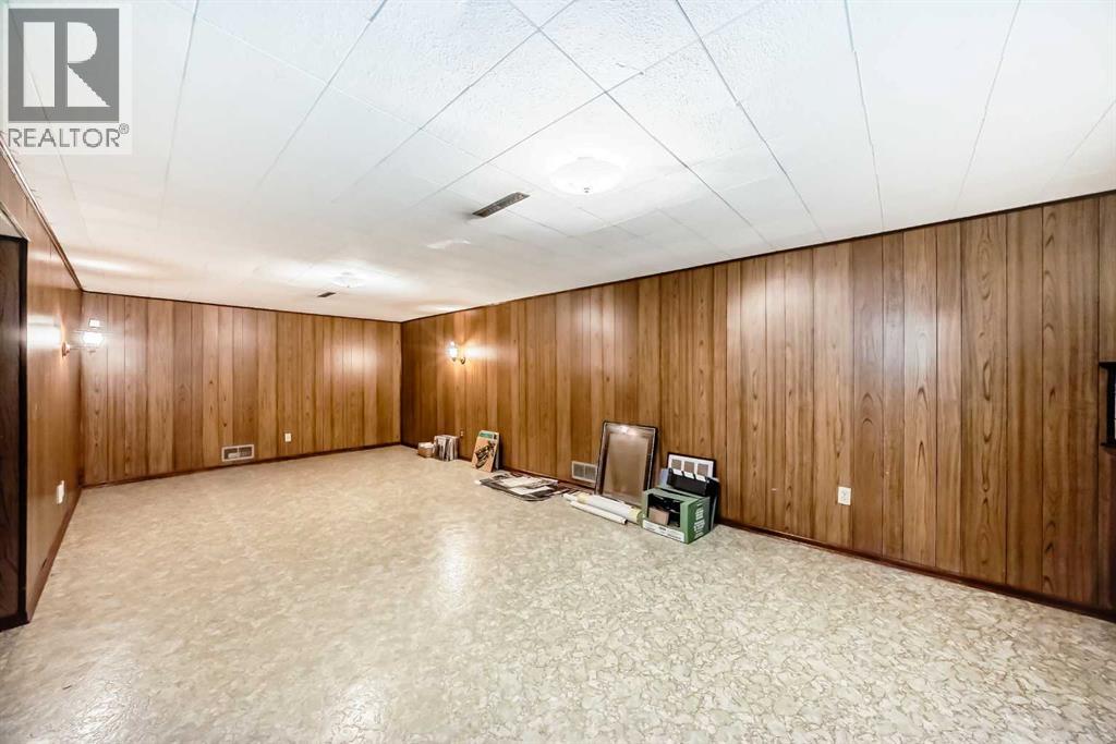 3132 48 Street SW - 25