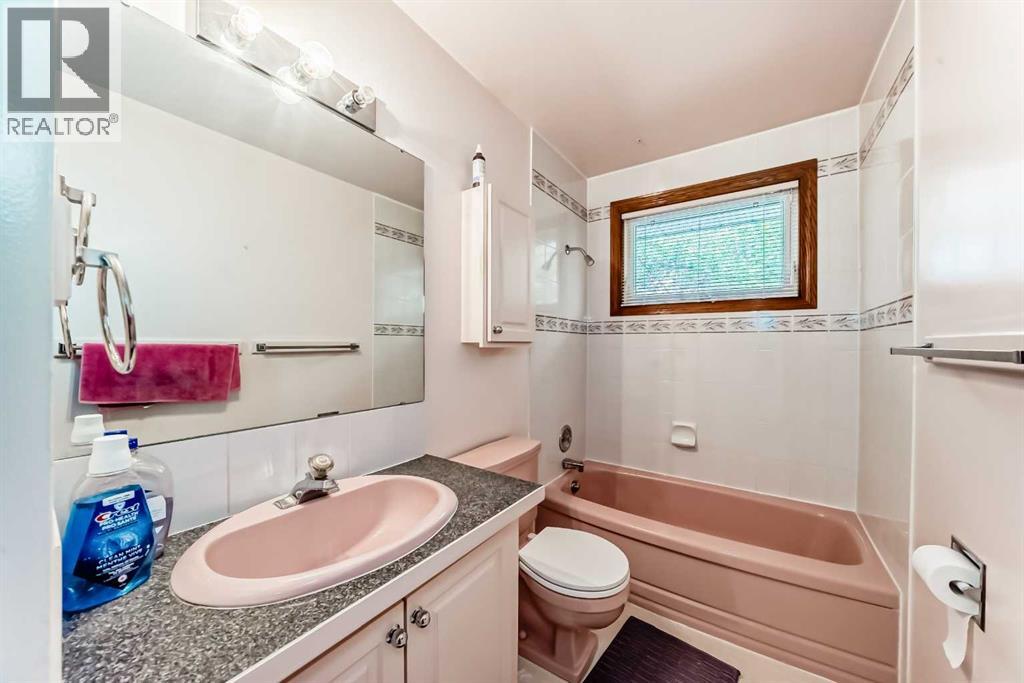 3132 48 Street SW - 23