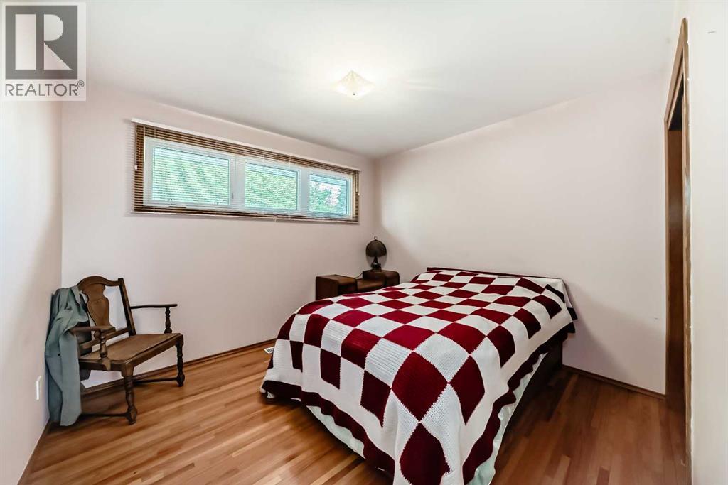 3132 48 Street SW - 17