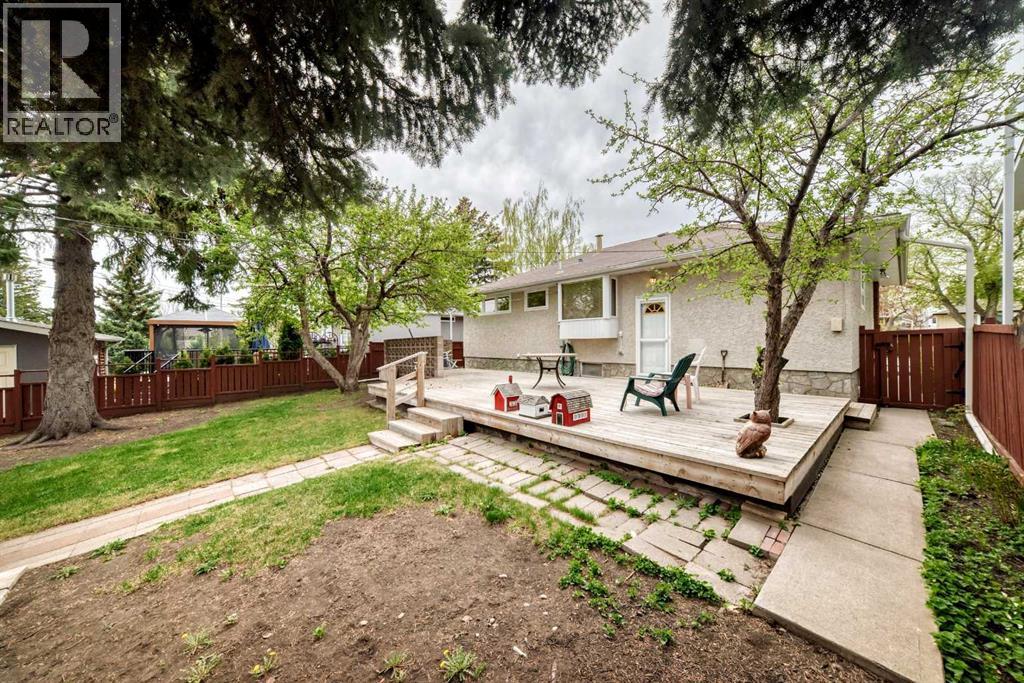 3132 48 Street SW - 42