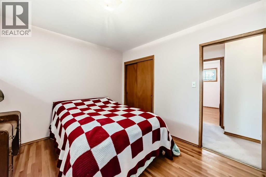3132 48 Street SW - 18