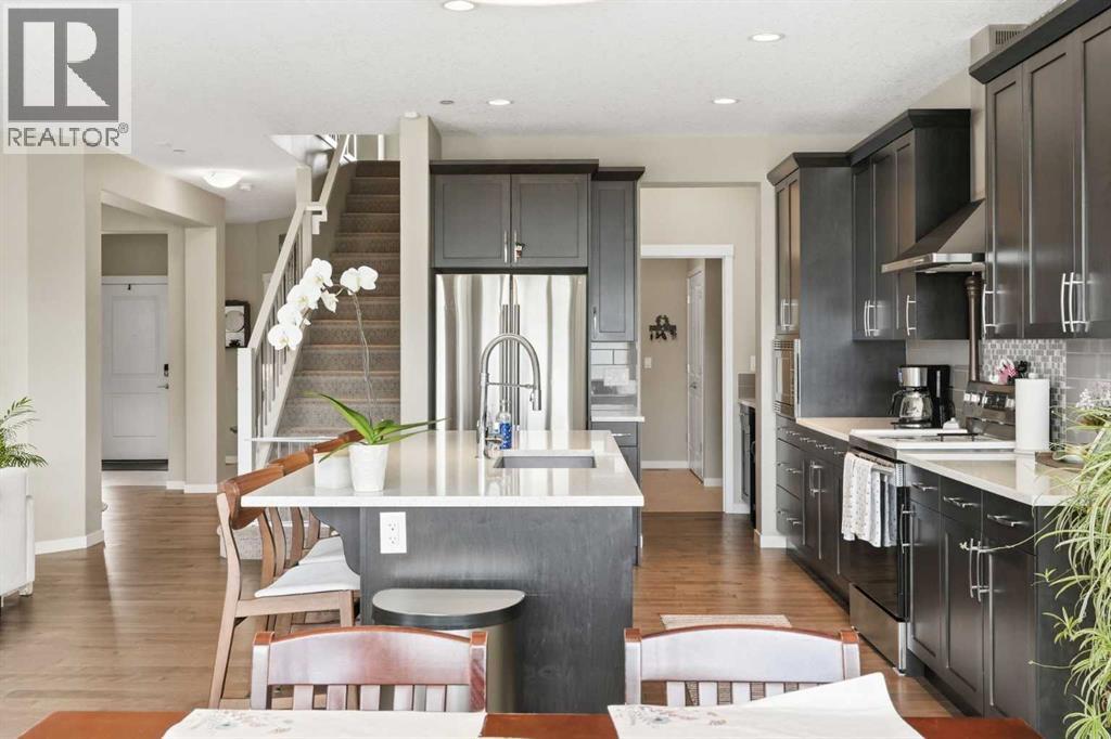 186 Howse Rise NE - 13