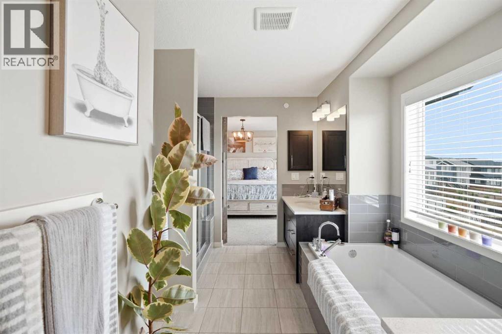 186 Howse Rise NE - 23
