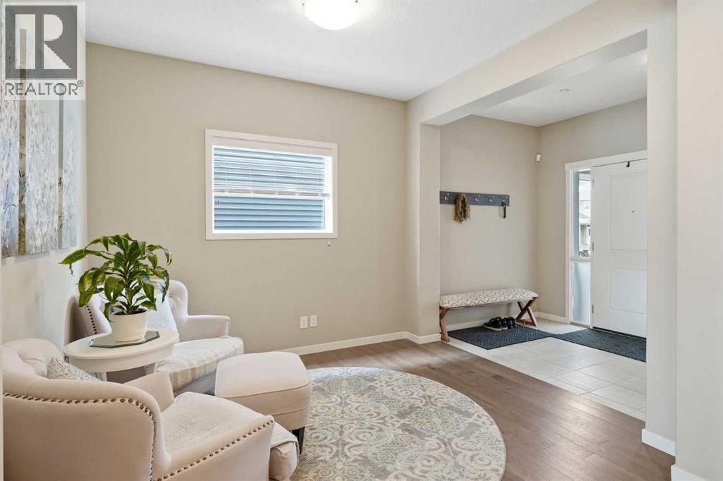 186 Howse Rise NE - 5