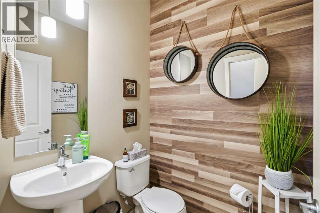 186 Howse Rise NE - 16