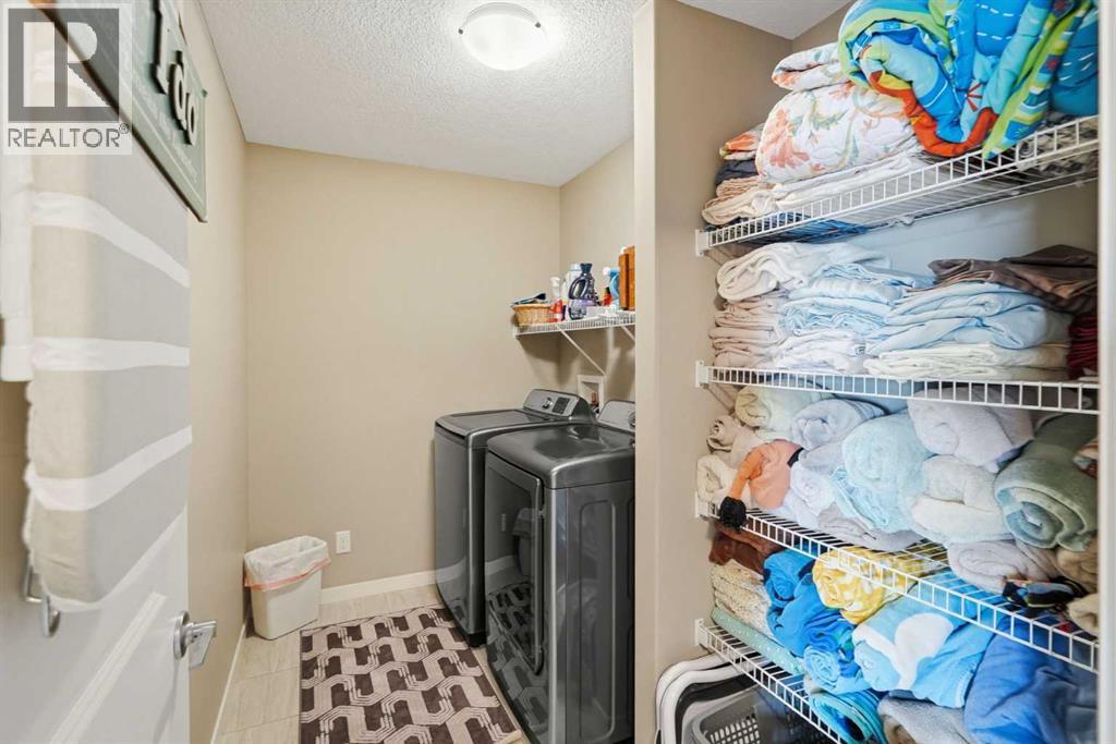 186 Howse Rise NE - 24