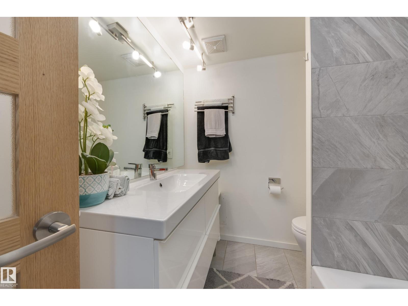 #504 9909 110 ST NW - 29