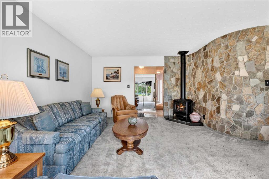 3227 Collingwood Drive NW — photo 9