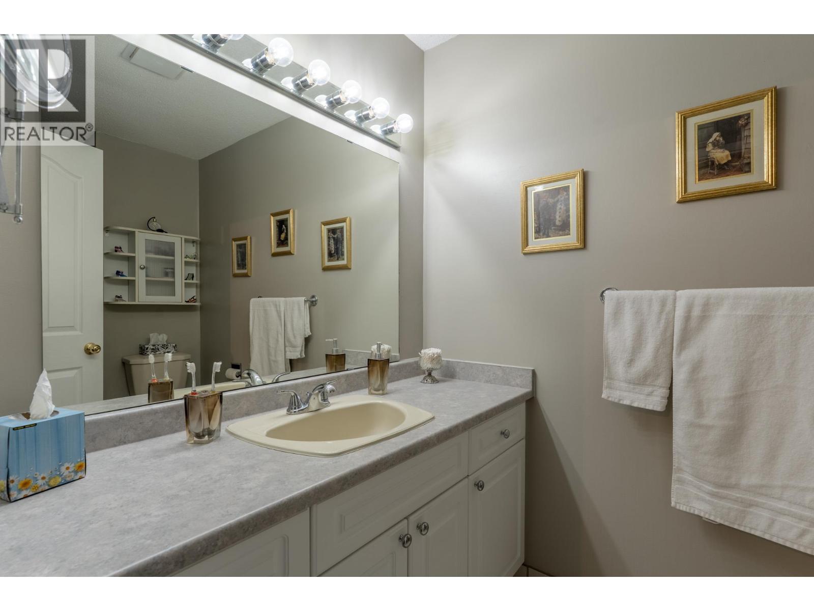 780 Princess Court - 10