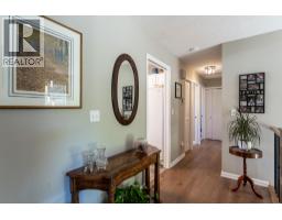 Living room - 780 Princess Court, Kelowna, BC V1X5X5 Photo 8