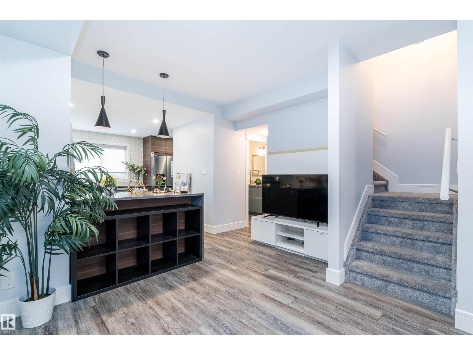 10934 80 AV NW - 9