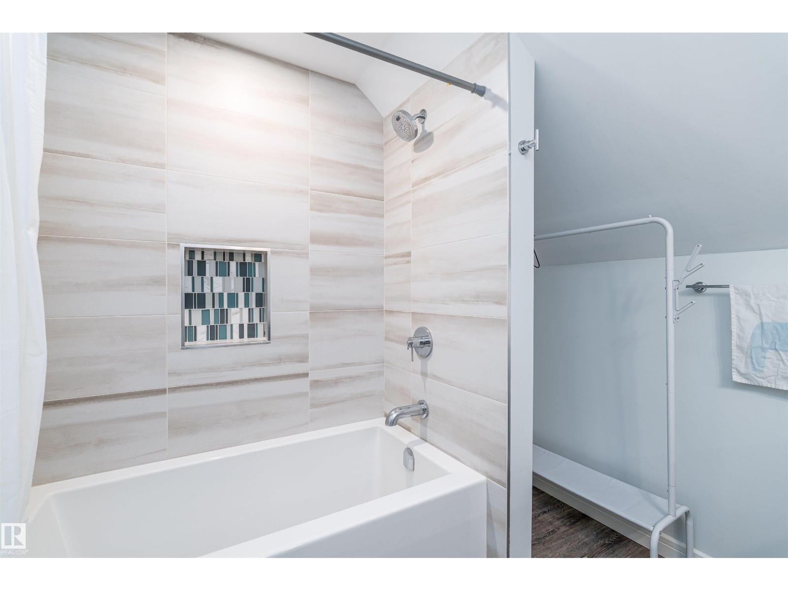 10934 80 AV NW - 24