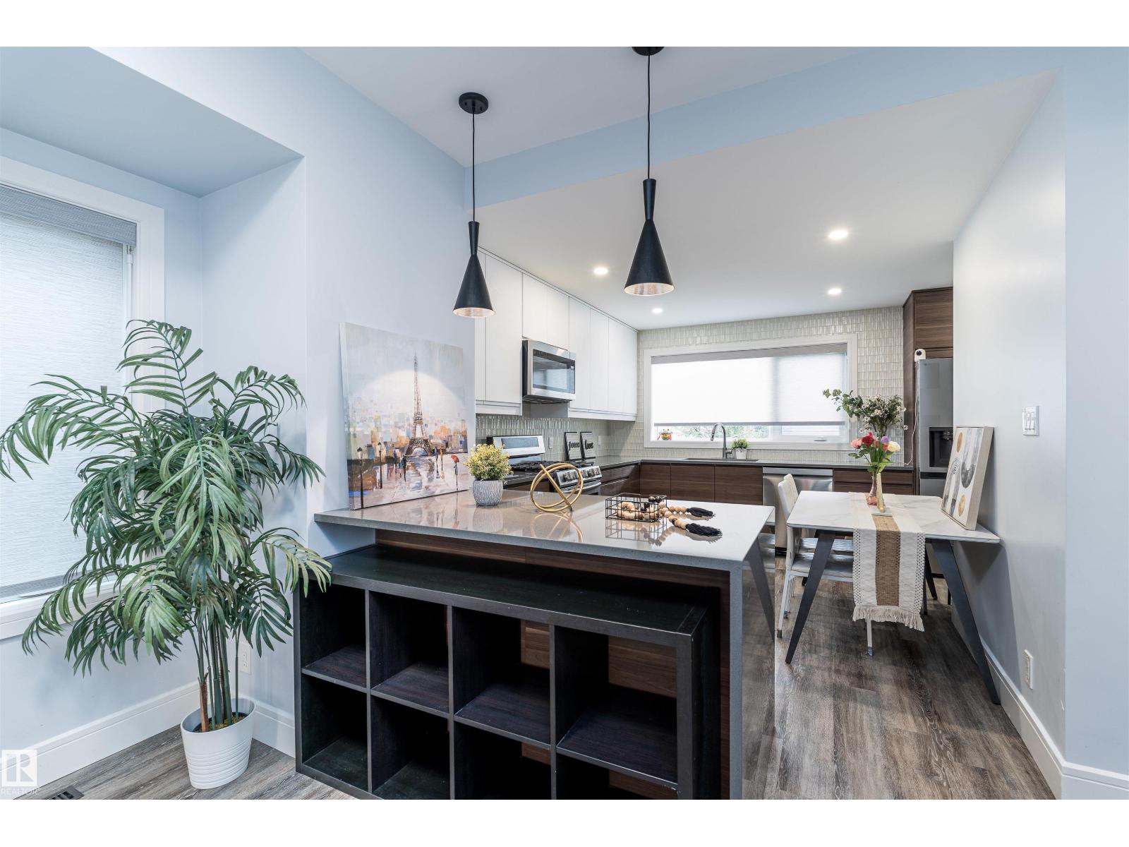 10934 80 AV NW - 10