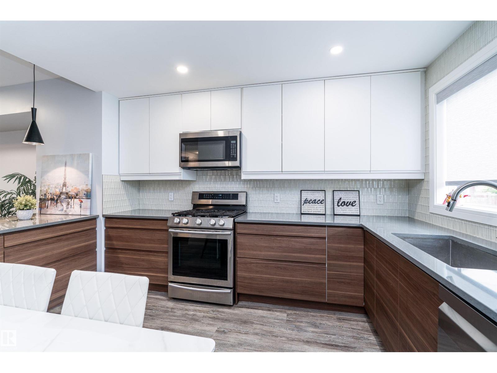10934 80 AV NW - 12