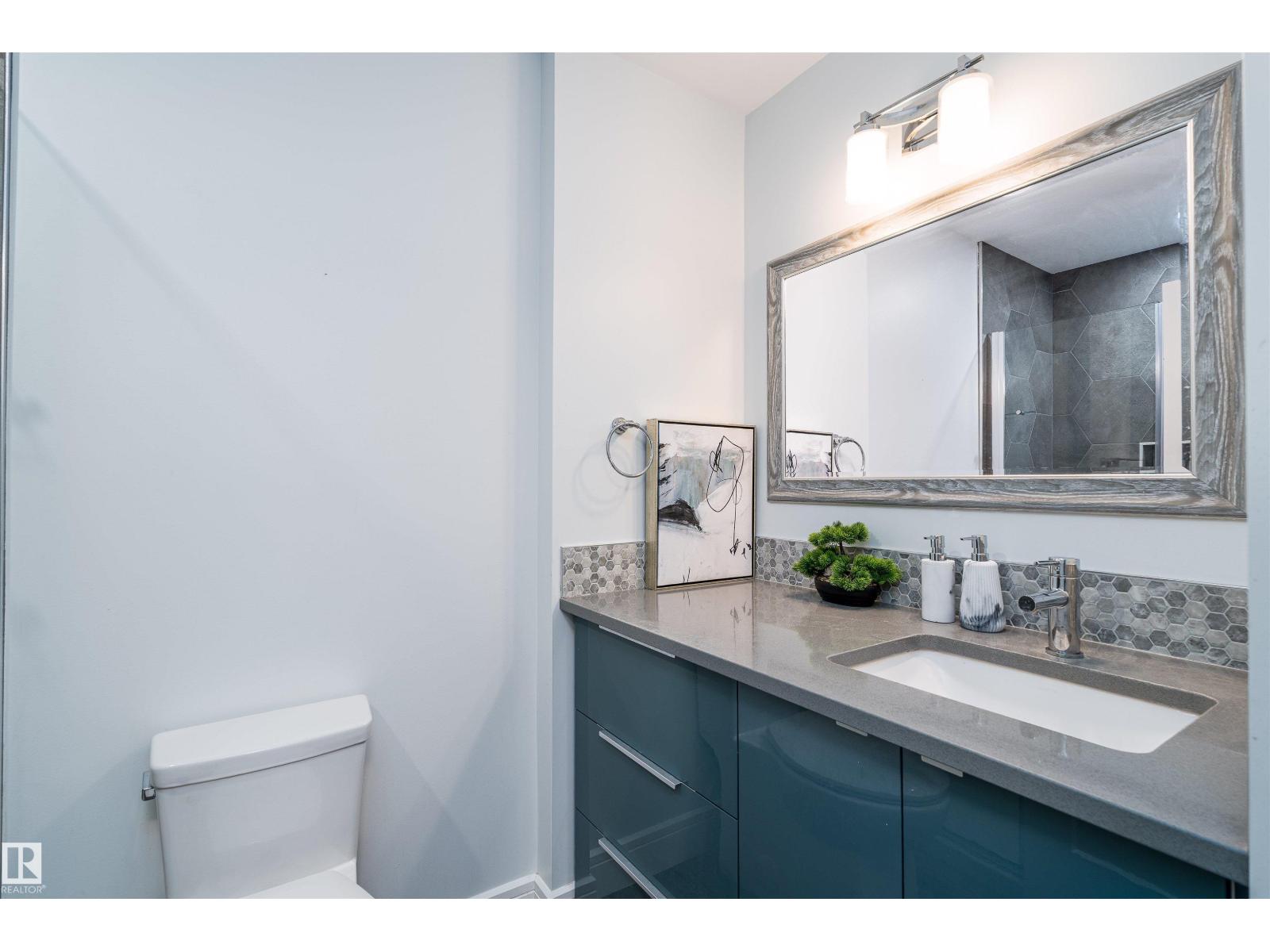 10934 80 AV NW - 16
