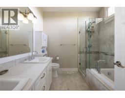 Primary Bedroom - 579 Longspoon Court, Vernon, BC V1H2K2 Photo 15