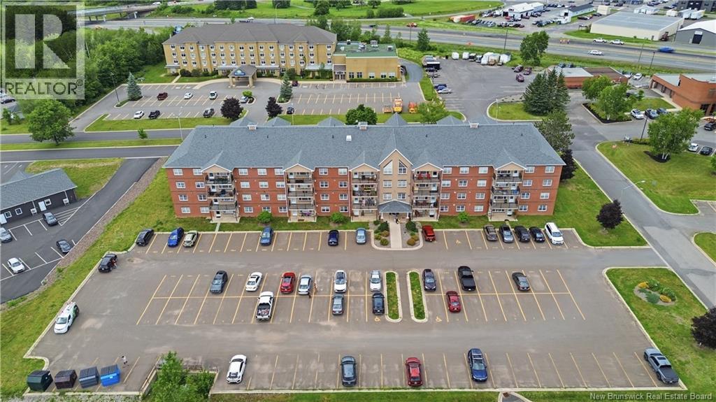 #101 65 Brayson Boulevard - 44
