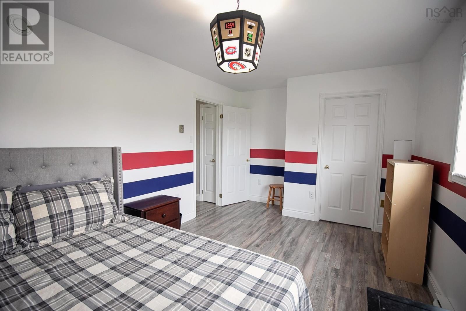 8 Penny Lane - 36