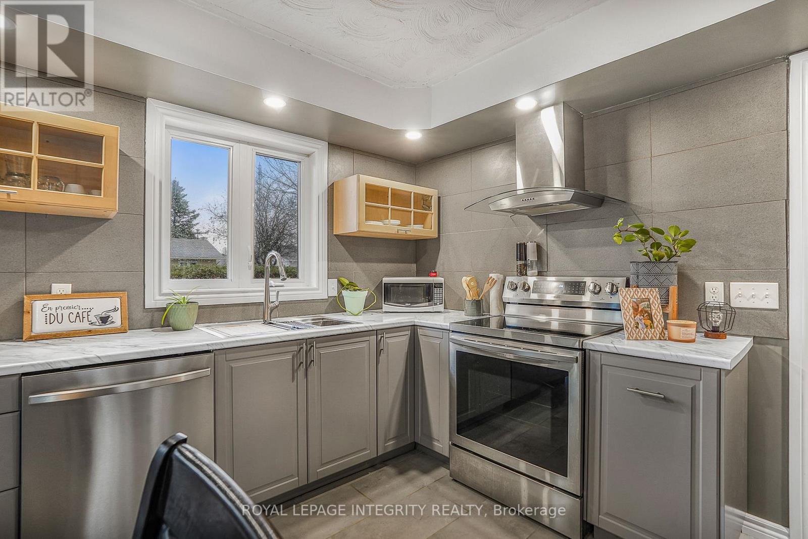 84 LALANDE CRESCENT - 10