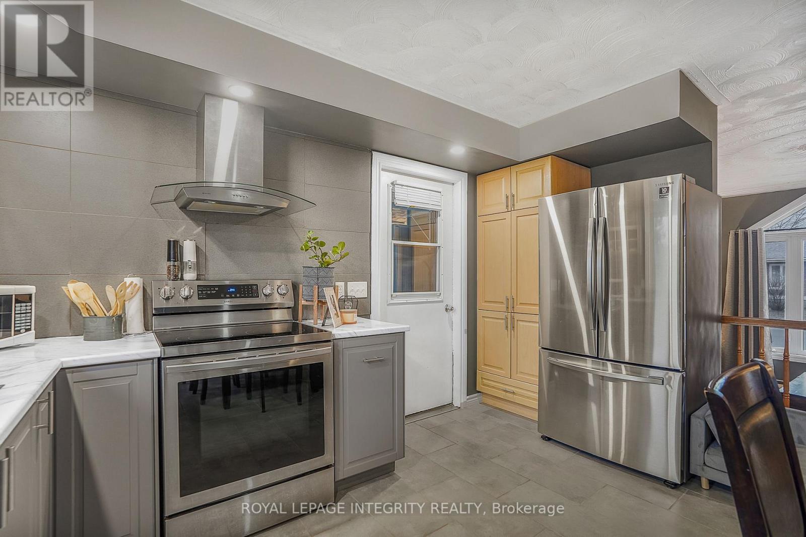 84 LALANDE CRESCENT - 11