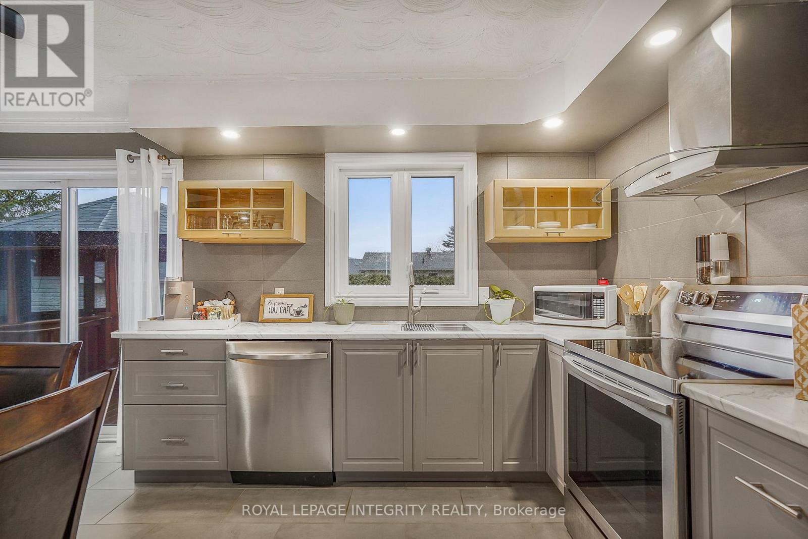 84 LALANDE CRESCENT - 12
