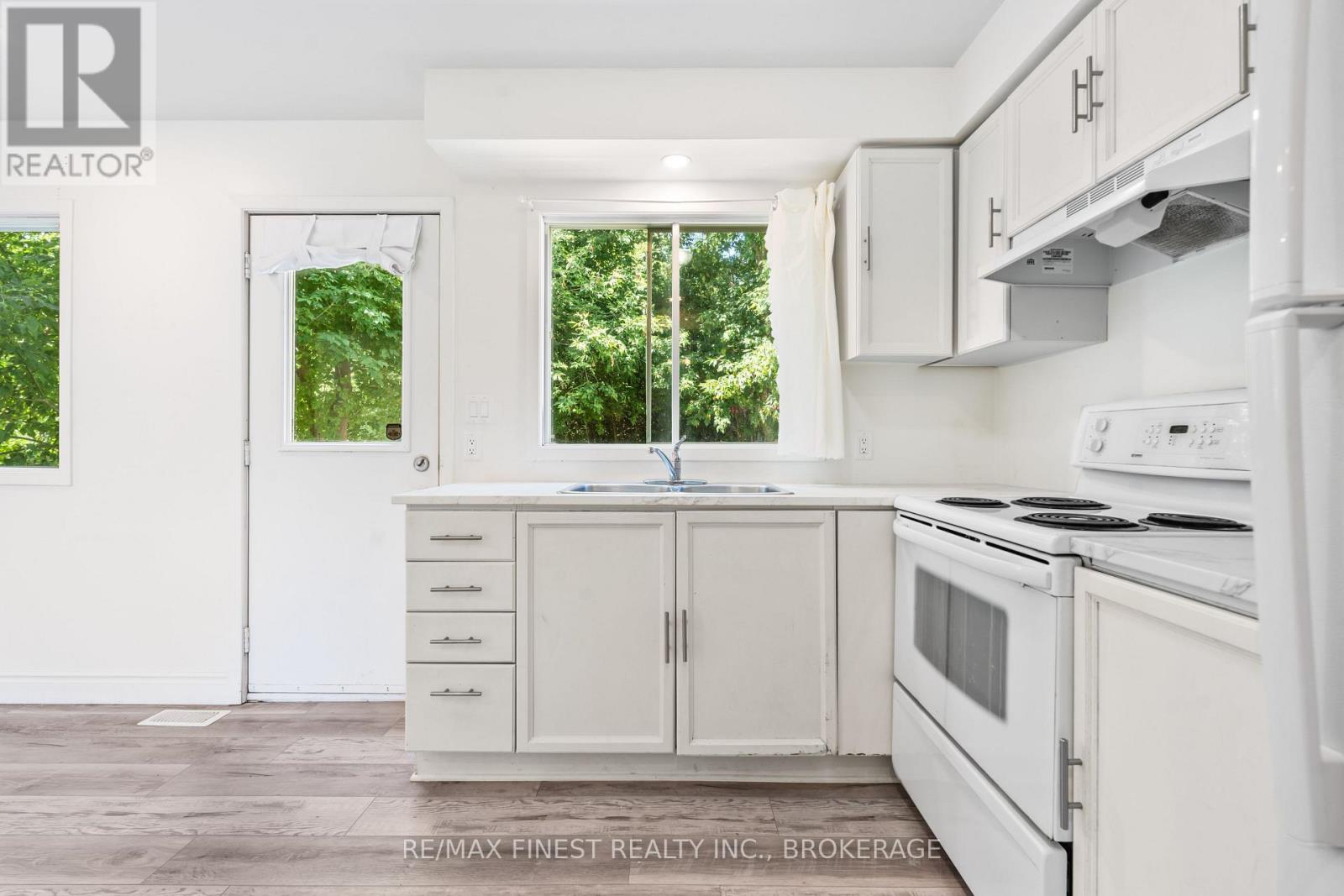 347 KINGSDALE AVENUE - 15