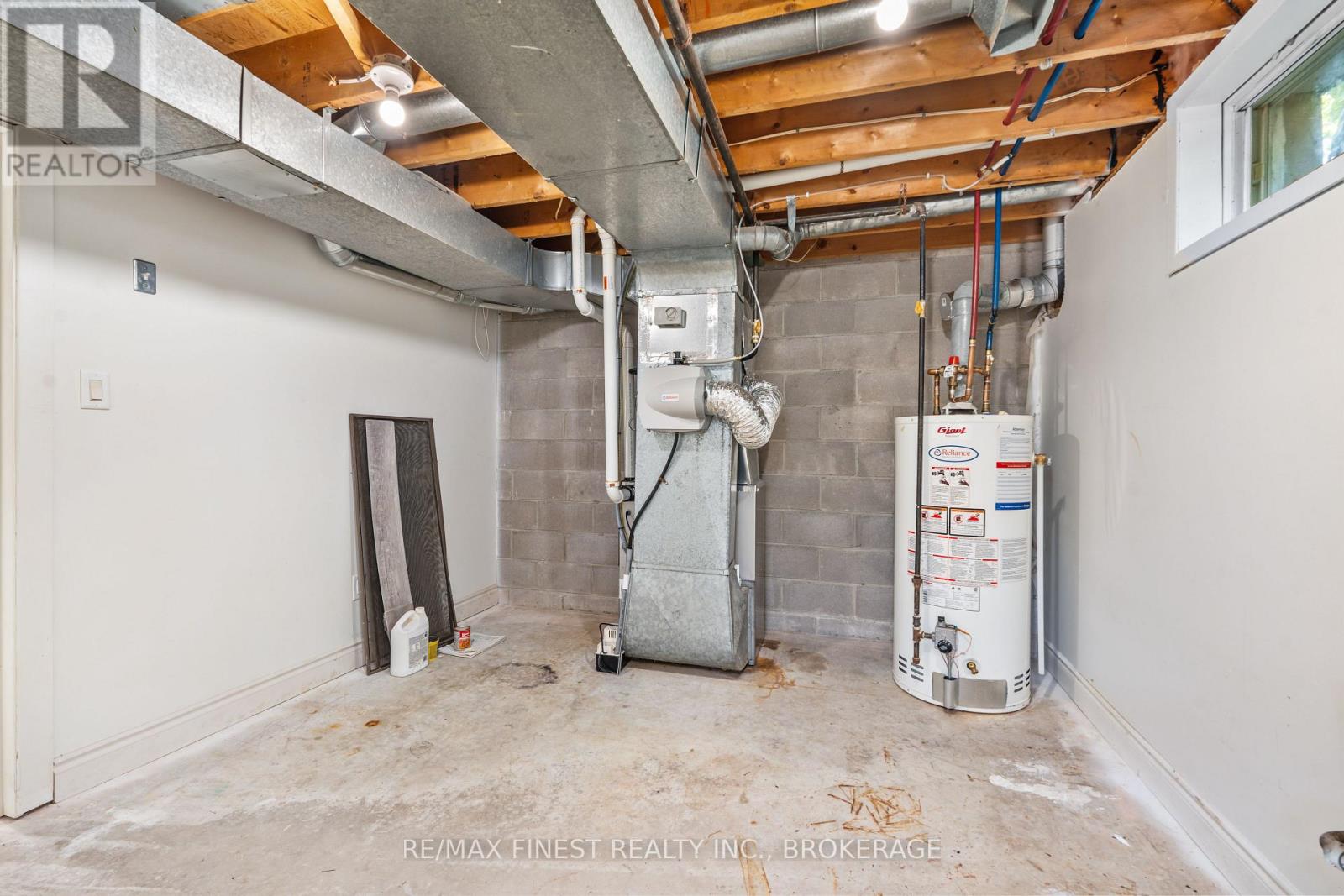347 KINGSDALE AVENUE - 27