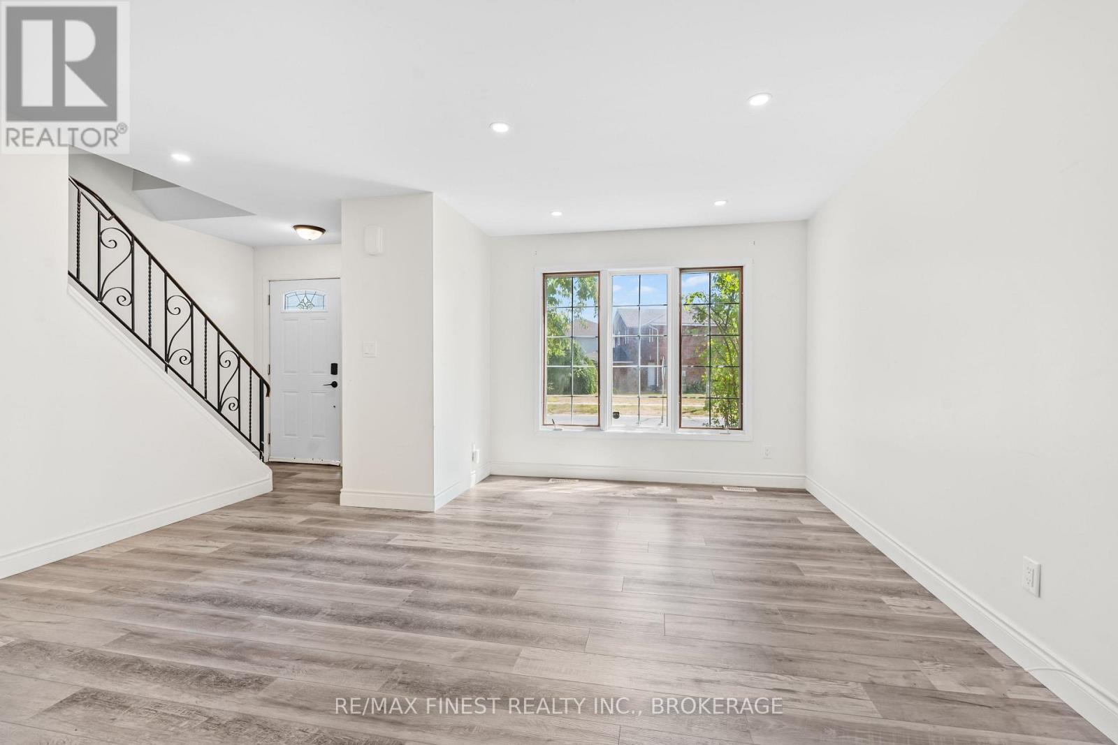347 KINGSDALE AVENUE - 8