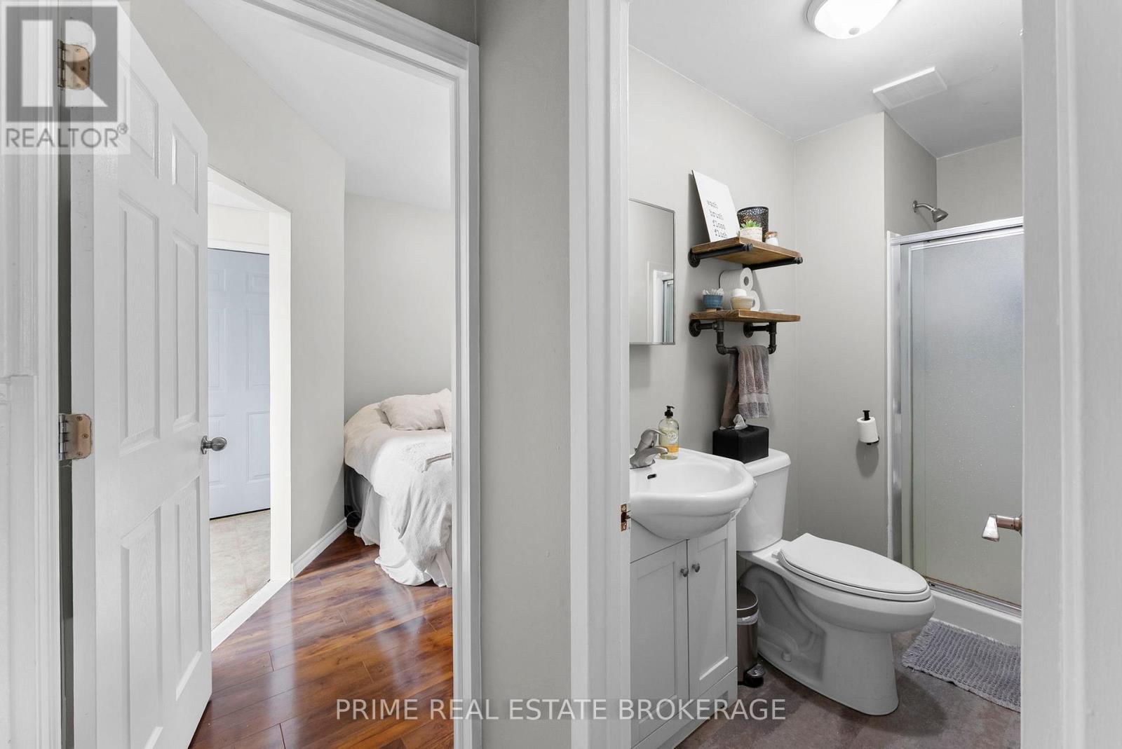 1032 TRAFALGAR STREET - 12